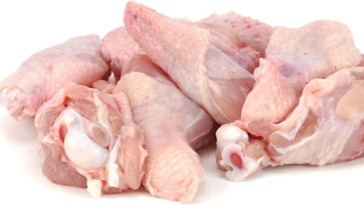 نارضایتی تولیدکنندگان از ثبات نرخ مرغ در ۶ ماه گذشته