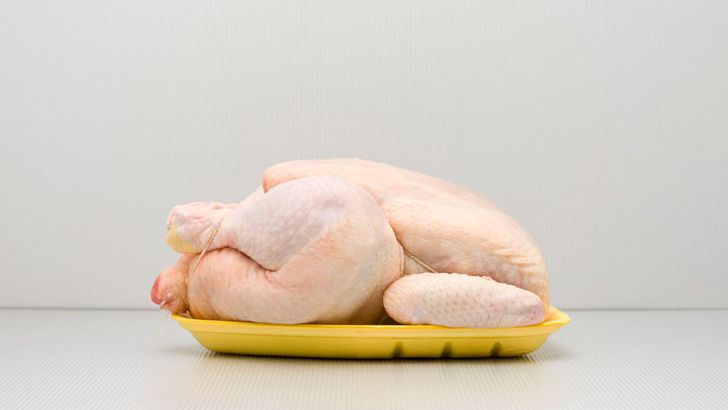 صادرکنندگان گوشت مرغ قادر به پرداخت ارز در ازای صادرات نیستند