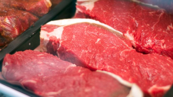 سود فروش گوشت به جیب دلالان می‌رود