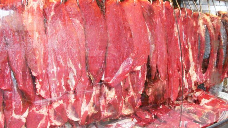 اعتراض دامداران اصفهانی به کاهش قیمت گوشت گوساله
