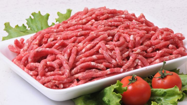 توزیع ۵۰۰ تن گوشت قرمز منجمد در کرمانشاه