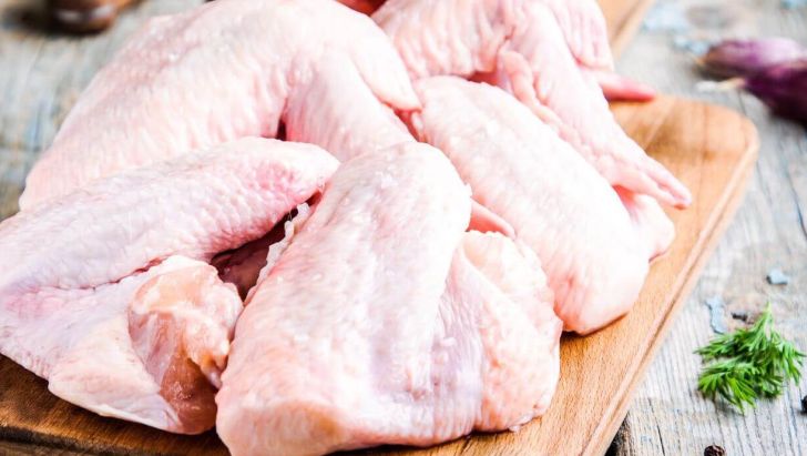 حجتی: مرغ بیش از 10 هزار تومان اجحاف در حق مشتری است